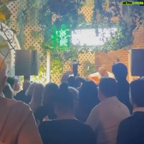 Alicia Silverstone Instagram - @supportandfeed does incredible work - they feed people in need and they do it with food that is sustainable and truly healthy and they support small businesses - plant based restaurants - in the process. I attended an evening to benefit Support Feed the other night and the beautiful vibes and energy in the room were so inspiring. @janellemonae spoke beautifully and @d4vddd performed and has voice of an angel. I first became involved with the organizations work when I had the privilege of doing an IG live with @maggiembaird during the early days of this project which is her brainchild and I have never stopped believing in their work. Maggie and her kids @BillieEilish and @Finneas are a beautiful family (dad too! 🥰) and we share the same #kinddiet and #kindmama values and I’m so proud of what they are doing- I hope you will take time to learn about and support their important work at #supportandfeed xoxo PS - I really enjoyed the vegan sushi and drinks from Niku Nashi where the event was held. Yum! Swipe to see some of the videos from the special evening!