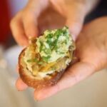 Alicia Silverstone Instagram – ‘Tis the season for basil! Yum!! 🌿🤤 This is one of my favorite recipes from my book The Kind Diet… I can’t believe I haven’t made a video for this yet. My artichoke, mushroom, and leeks crostini dish is perfect to serve at your next party… or for a nice dinner at home! Did I mention kids will love it too? (And ask for seconds) Check out the video and then make it at home. I want to know what you think!!

#vegan #thekindlife #thekinddiet #pesto #yum