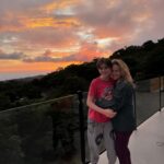 Alicia Silverstone Instagram - Catching sunsets with my favorite sidekick! 🌅🤗❤️