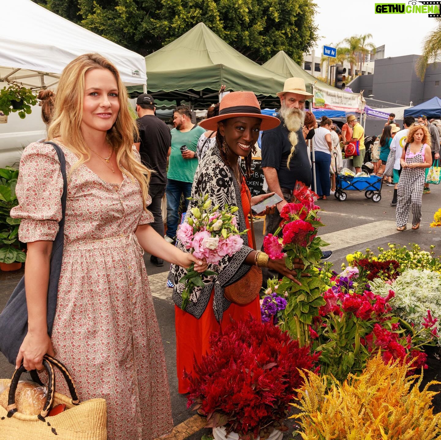 Alicia Silverstone Instagram - A day spent at the Farmer’s Market with these beautiful peeps is a day well spent. 💛☀️☺️