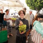 Alicia Silverstone Instagram - A day spent at the Farmer’s Market with these beautiful peeps is a day well spent. 💛☀️☺️