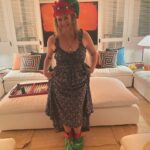 Alicia Silverstone Instagram - Just an elf on your shelf 🤷‍♀️🤪 happy holidays!