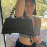 Alicia Silverstone Instagram - This video makes me smile so big, I can’t stop watching her scream 😂😂🥰 @anna_schilling’s reaction to opening these sustainable, ethically made luxury cactus leather bags that @eslla sent me! I love them. Anna loves them! ❤️ check them out! 🌵