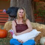 Alicia Silverstone Instagram - Happy Thanksgiving! Can't believe it’s around the corner! If you're still on the search for what to bring (or serve.. if you're hosting!), check out my website TheKindLife.com for some yum recipes. 🧡