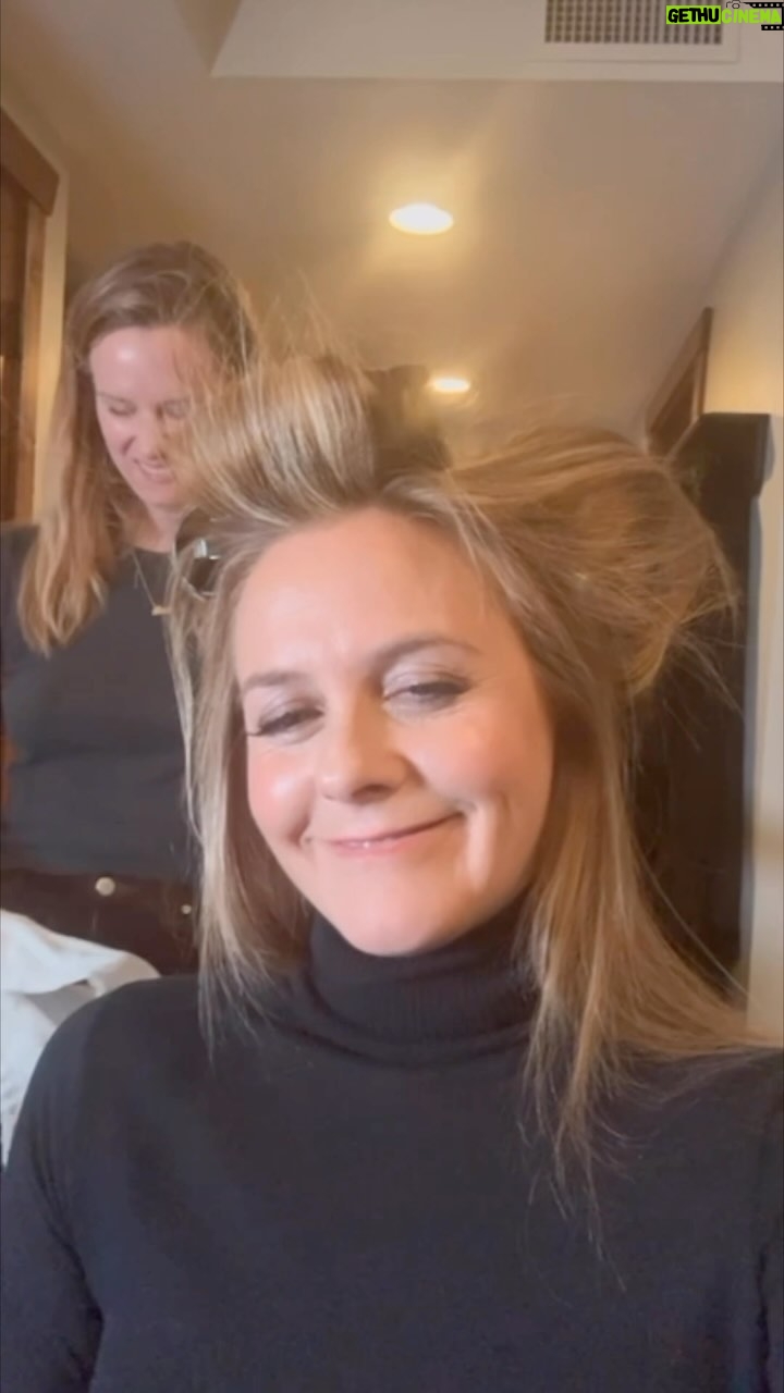 Alicia Silverstone Instagram - #Sundance was krazy 😝 Come with me to the premiere of #KrazyHouse at @sundanceorg ✨