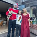 Alicia Silverstone Instagram - Hosting a holiday gathering is so fun, but sooo much work! I start having fun when my friends start to leave after I feed them all and all the work is done. I’m like.. where are you all going? The party is starting!! 🥳 What are some of your favorite holiday dishes? 🍽️🎄