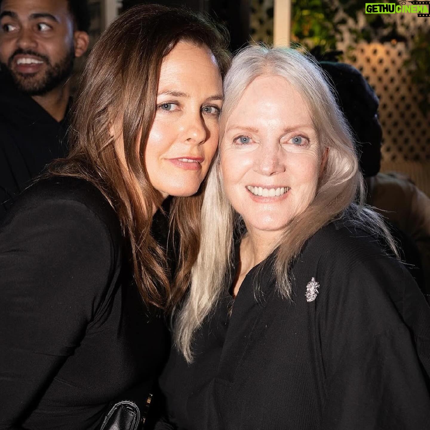 Alicia Silverstone Instagram - @supportandfeed does incredible work - they feed people in need and they do it with food that is sustainable and truly healthy and they support small businesses - plant based restaurants - in the process. I attended an evening to benefit Support Feed the other night and the beautiful vibes and energy in the room were so inspiring. @janellemonae spoke beautifully and @d4vddd performed and has voice of an angel. I first became involved with the organizations work when I had the privilege of doing an IG live with @maggiembaird during the early days of this project which is her brainchild and I have never stopped believing in their work. Maggie and her kids @BillieEilish and @Finneas are a beautiful family (dad too! 🥰) and we share the same #kinddiet and #kindmama values and I’m so proud of what they are doing- I hope you will take time to learn about and support their important work at #supportandfeed xoxo PS - I really enjoyed the vegan sushi and drinks from Niku Nashi where the event was held. Yum! Swipe to see some of the videos from the special evening!