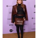 Alicia Silverstone Instagram – Sundance look number ✌🏻🤎✨ 

Outfit: @csiriano
Hair: @hollymillshair
Makeup: @alianamoss 
Styling: @anna_schilling 
Photo: Getty Images