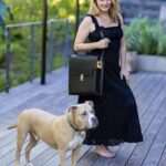 Alicia Silverstone Instagram - **GIVEAWAY** I absolutely love this bag by @fridarome! The WEEK/DAY convertible tote / backpack I’m wearing is made from supple & durable cactus leather with a smooth, microfiber suede interior. This boutique British brand's craftsmanship is just beautiful; the perfect bag for making a statement at meetings or for those days when you have a bit more to carry, like your laptop, or for the new academic year. Every time I wear it, I get so many compliments! And the team @fridarome are exclusively offering one of my Instagram followers the chance to WIN their very own WEEKDAY bag! To Enter: Follow @fridarome Sign up to FRIDA ROME’s newsletter (via link in their bio) Plus, an additional entry for a repost on your story and tagging both @fridarome and @aliciasilverstone Entries close: 12th Sept 2023 One winner will be notified by email from FRIDA ROME on: 14th Sept 2023 Good luck xoxo #giveaway #befridarome #veganluxury