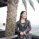 Alifa Lubis Instagram – Lots of love 🖤 
–
–
Cake birthday by @garbinscake 
Ice cream by @paletaswey 
Photo by @mdv.photograph
