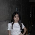 Alifa Lubis Instagram – Berakit rakit kehulu ,berenang renang kemana ? Kesepian yah ?