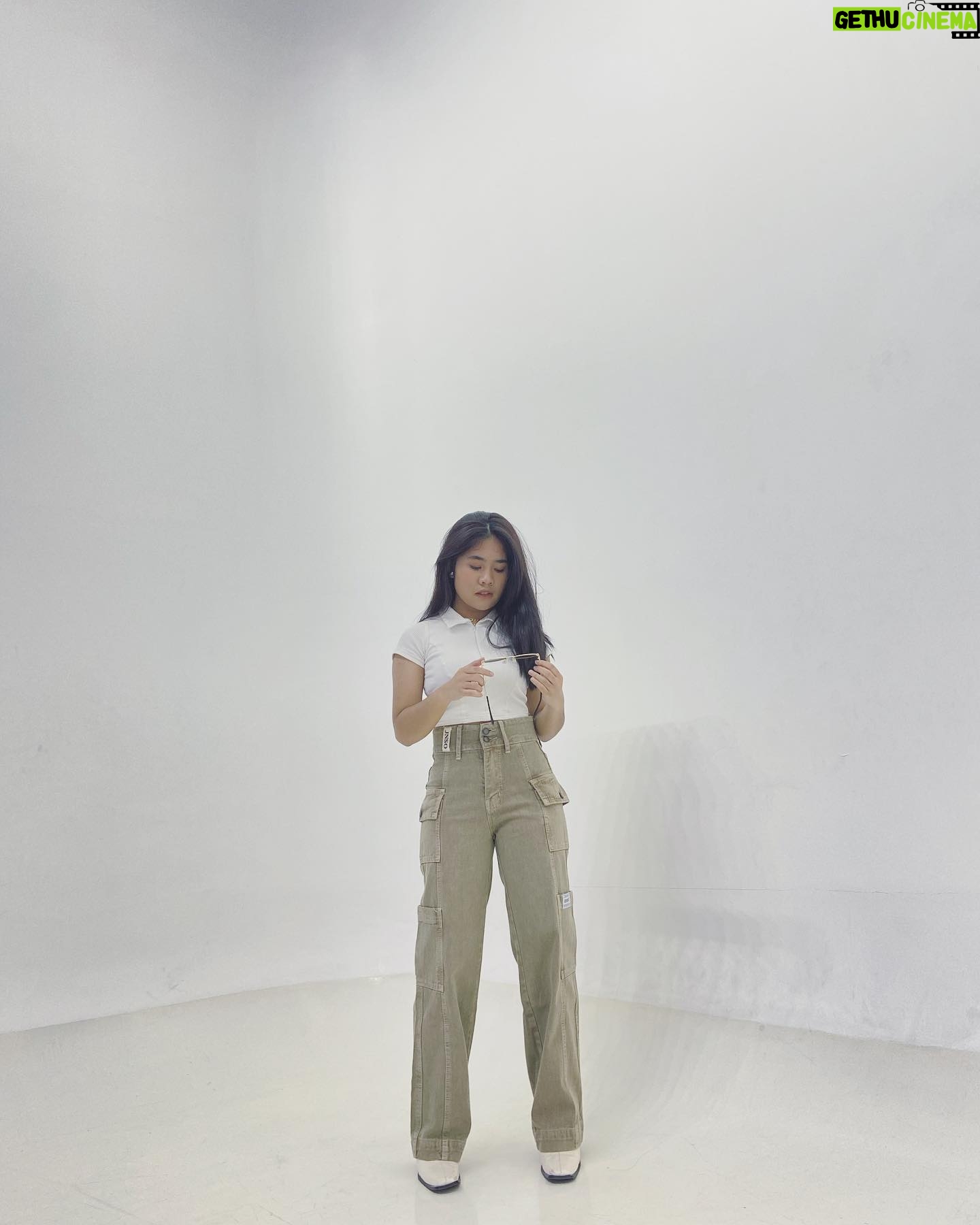 Alifa Lubis Instagram - Klw di liat dari jalan kamu ,kamu cocok nya jalan sama aku AOWKAOWKW