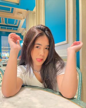 Alifa Lubis Instagram - Sekali dua kali gpp tapi klw tiga kali empat sama dengan dua belas