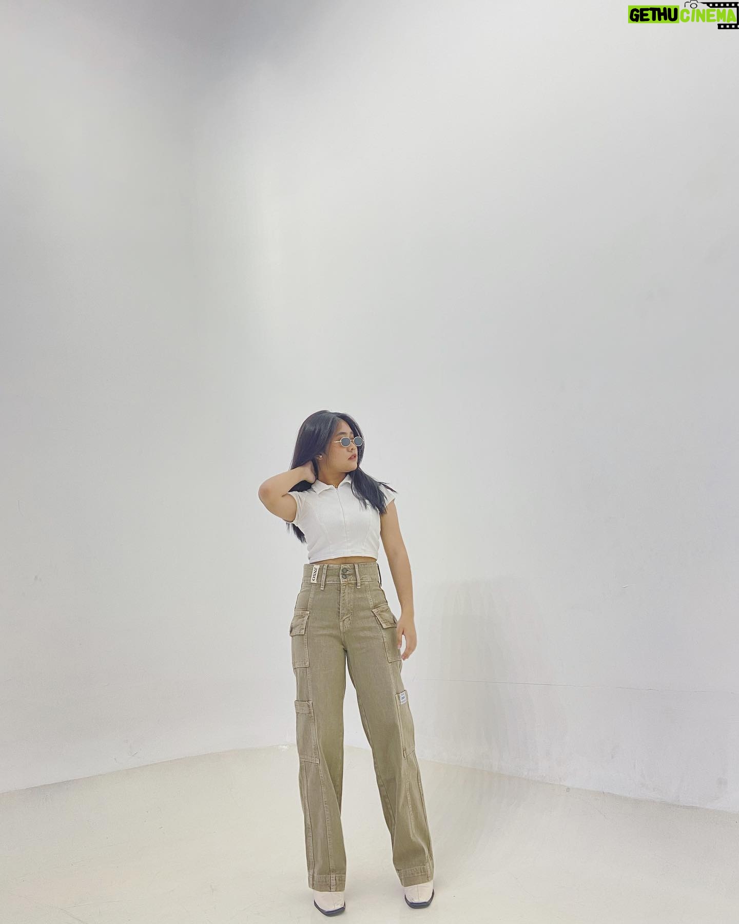 Alifa Lubis Instagram - Klw di liat dari jalan kamu ,kamu cocok nya jalan sama aku AOWKAOWKW