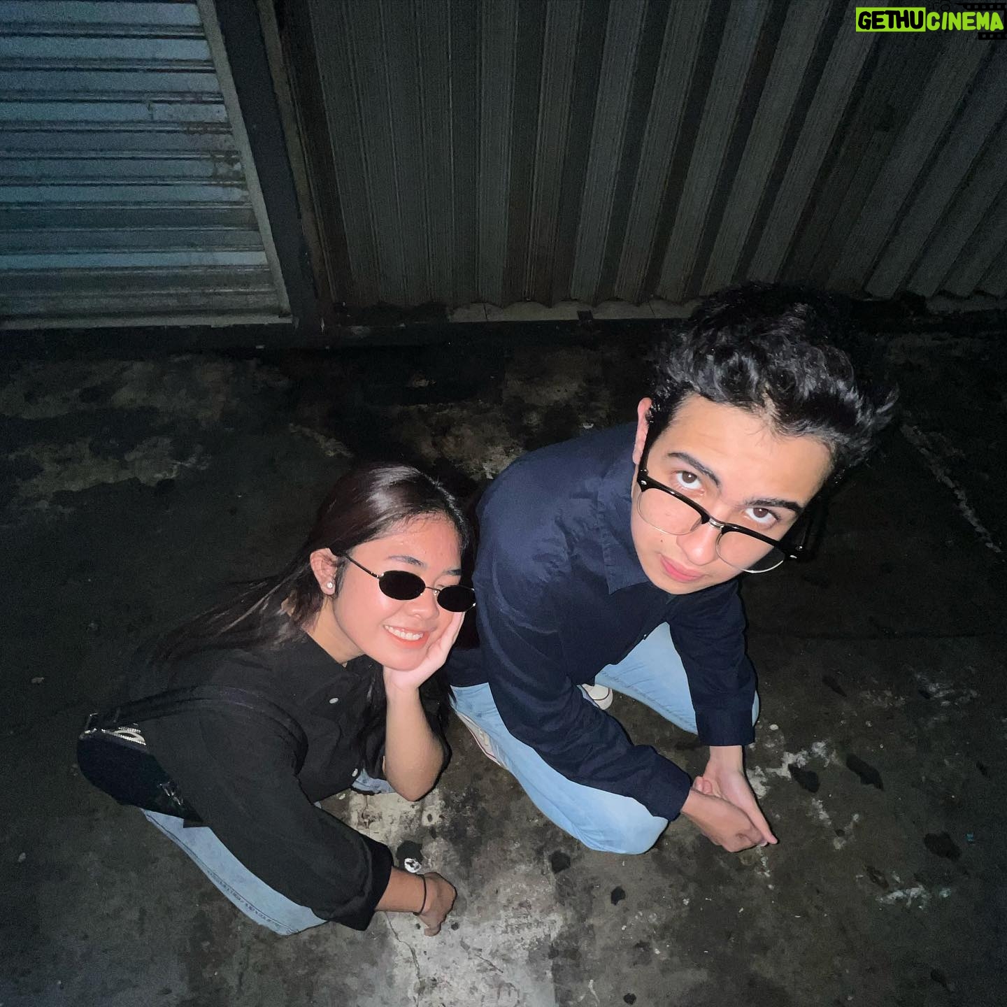 Alifa Lubis Instagram - Boleh se bengkel ini?