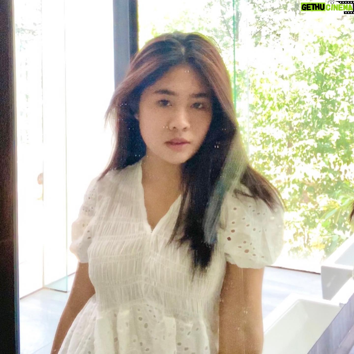 Alifa Lubis Instagram - Capek Jdi diri sendiri ,klw Jdi mantu mama kamu boleh ga? WOAKWOSKOAKS