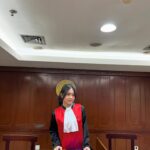Alifa Lubis Instagram – Mau jdi pembawa berita aja,biar bisa mengabarkan bahwa hati ku sedang tidak baik baik saja eakkkk