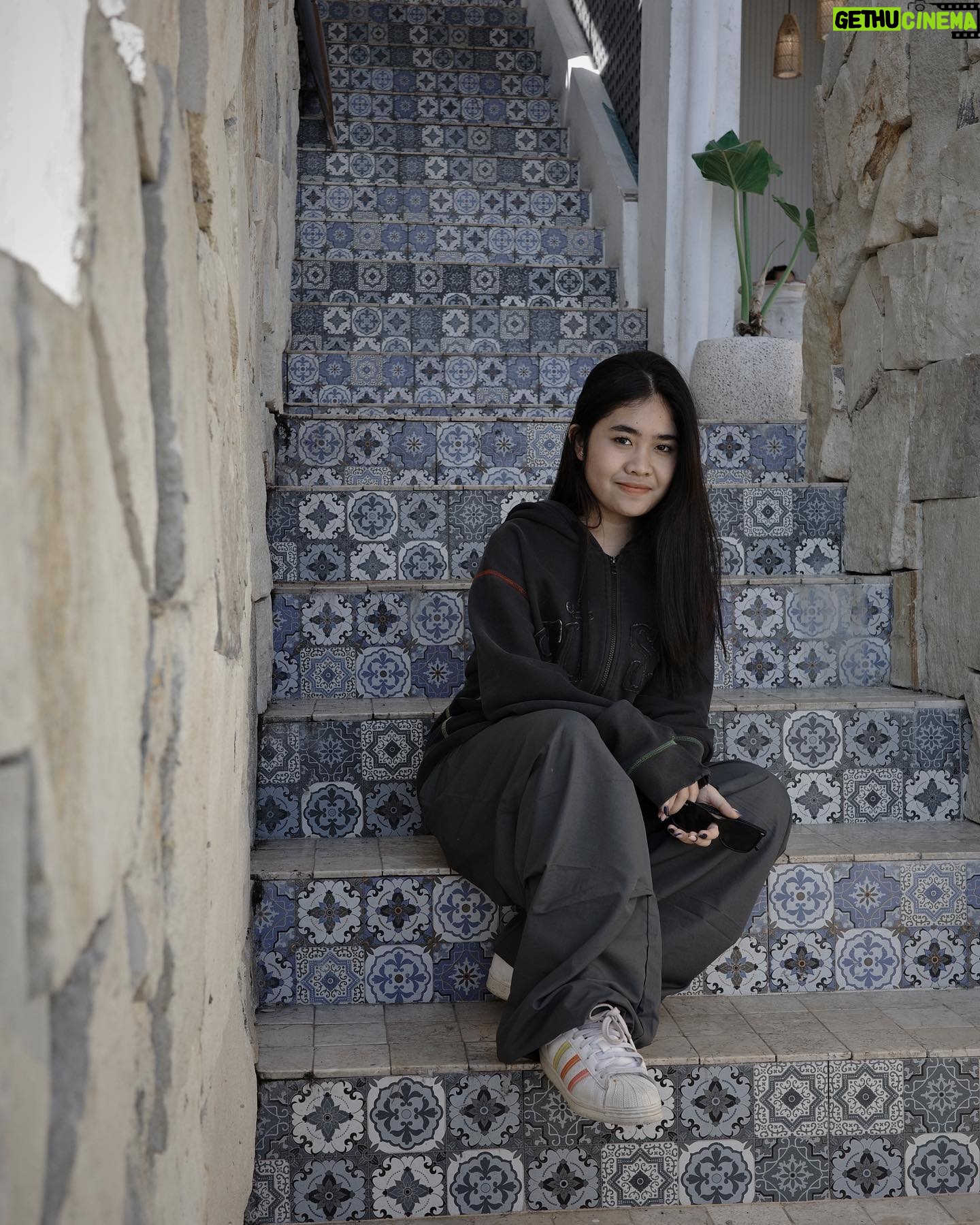 Alifa Lubis Instagram - Benua yang paling dingin itu apasi? Antarkita ya?
