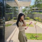 Alifa Lubis Instagram - Hari ini cuaca nya panas tapi kok aku meleleh nya liat senyuman kamu? CIAKHHH