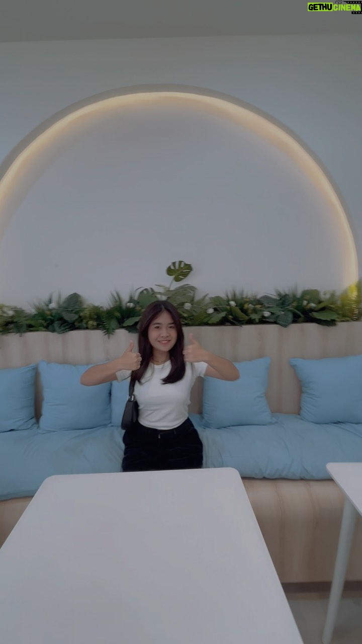 Alifa Lubis Instagram - Ini nih routine aku klw lagi libur syut pasti ke @chen_coaesthetic dan @gurumicafe !! Yuk kesini jugađź’™