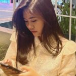 Alifa Lubis Instagram - Lagi nunggu chat dari kamu