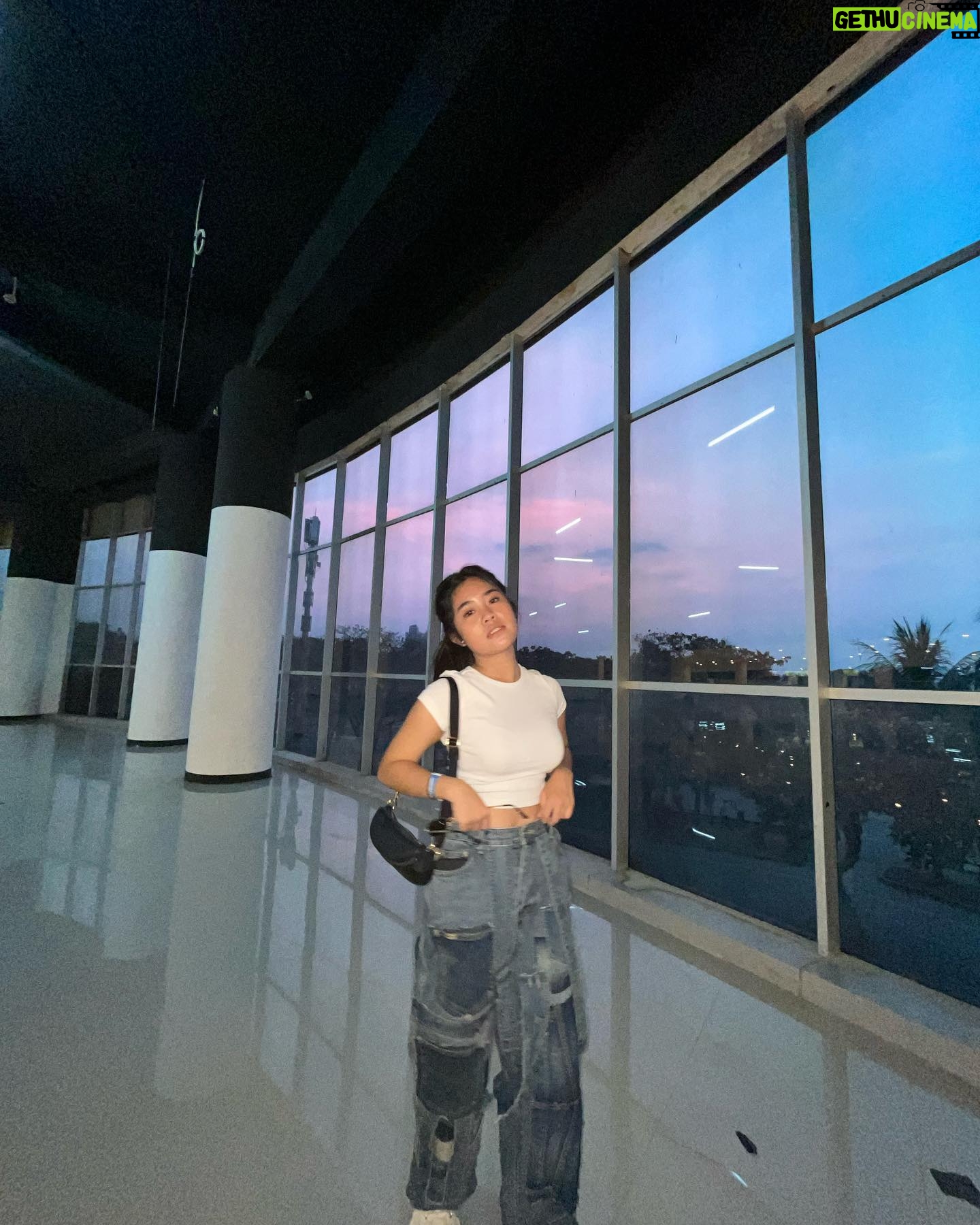 Alifa Lubis Instagram - Bang alex ntr selesai konser mampir kerumah saya ya🙏🏻