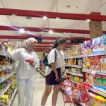 Alifa Lubis Instagram - Lagi belanja bulanan buat keluarga kita … AOWKOAKAKAK