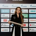 Alina Zagitova Instagram - Лига Ставок и фонд «Созвездия Добра» создали Капсулу времени, которая отправилась в роуд-шоу «Игр Будущего»🥳🎮 📝На торжественной церемонии подписала послание капсулы фиджитал-спортсменам будущего содержит 11 заповедей справедливого спорта, честной борьбы, целеустремленности от Лиги Супергероев💚