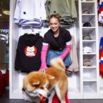 Alina Zagitova Instagram – Вчера прошла презентация моей первой коллекции одежды! 🥳
Скажу честно, это было очень волнительно, я долго подготавливала как саму коллекцию, так и презентацию🙏
Хочу сказать спасибо всем, кто поддержал меня в этот день. Для меня это очень ценно и важно🥰
Также хочу сказать слова благодарности тем, кто поддерживал меня дистанционно, у кого не получилось присутствовать. Независимо от того, что между нами есть расстояние, я всё равно чувствую вашу поддержку🙏❤️