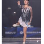 Alina Zagitova Instagram - Подошёл к концу наш тур «Magic on ice China Show» Больше спасибо всем зрителям, которые были с нами в эти дни 🙏Я была рада показать Вам свою новую программу! Отдельные слова благодарности хочется сказать за гостеприимство и тёплую встречу 🥰 Надеюсь, что ещё увидимся, спасибо за вашу любовь ❤️ 我们的 "冰上魔术中国秀" 巡演结束了 非常感谢这几天陪伴我们的所有观众 🙏 我很高兴能向你们展示我的新节目！ 特别感谢你们的盛情款待和热烈欢迎 🥰 希望能再见到你们，谢谢你们的厚爱 ❤️