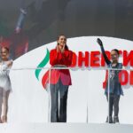 Alina Zagitova Instagram - По приглашению «Татнефти» побывала на праздновании Дня нефтяника в Альметьевске🙌 Тысячи артистов со всей страны на театрализованном представлении рассказали про 80-летнюю историю становления нефтяной отрасли Татарстана и «Татнефти»🔥Тысячи работников Компании на параде, предоставили все бизнес-направления. Вместе с Рустамом Миннихановым побывали на конкурсе профмастерства, а вечером почти сто тысяч людей из Татарстана и соседних регионов зажгли на главной площади города на вечернем концерте! Масштабы праздника впечатлили – гордо ощутить себя частью такой крутой Компании🤗 Спасибо, «Татнефть»💚 #татнефть