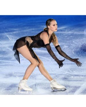 Alina Zagitova Instagram - Вчера выступала на церемонии открытия третьего этапа Гран-при России в Красноярске 😍
Большое спасибо за тёплый приём, обязательно к вам вернусь!🙏❤️