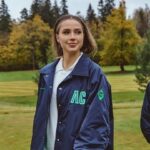 Alina Zagitova Instagram - Мои друзья из Лиги Ставок @liga_stavokru выпустили совместную коллекцию с брендом одежды ОЛОВО. Коллаборация получилась успешной и неожиданной🔥