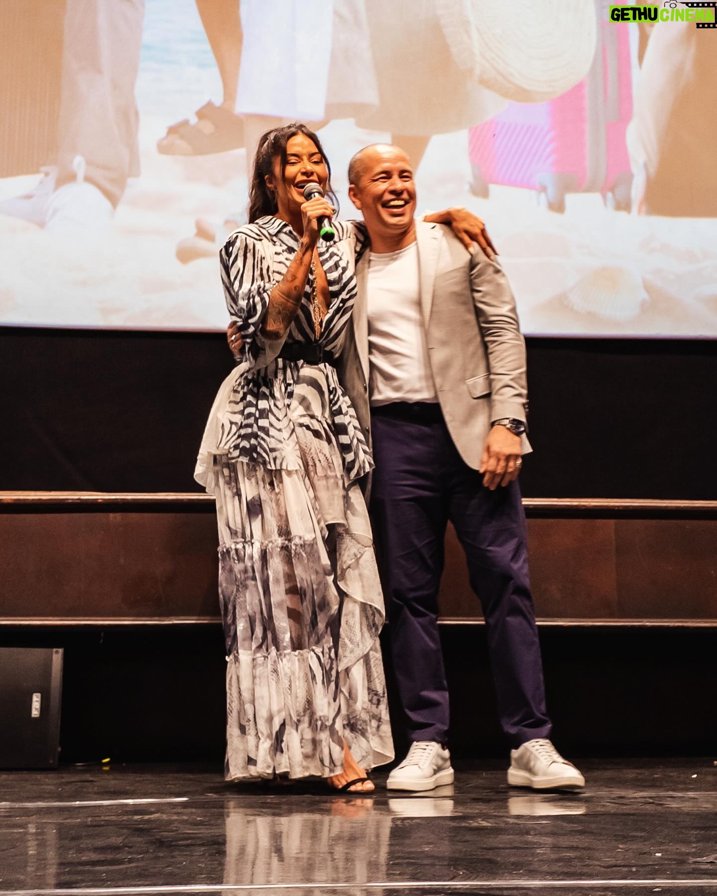 Aline Campos Instagram - Mais uma pré estreia de FÉRIAS TROCADAS, dessa vez em Fortaleza!!💜🩷 Êê lugar bom, com pessoas legais!! 1 de Maio nos CINEMAS!!🍿🎥 Esse filme ta uma coisa de delicioso, sério!!! To apaixonada! Vontade de assistir todos os dias!!!🙏🏾 Muito orgulho em fazer parte!!
