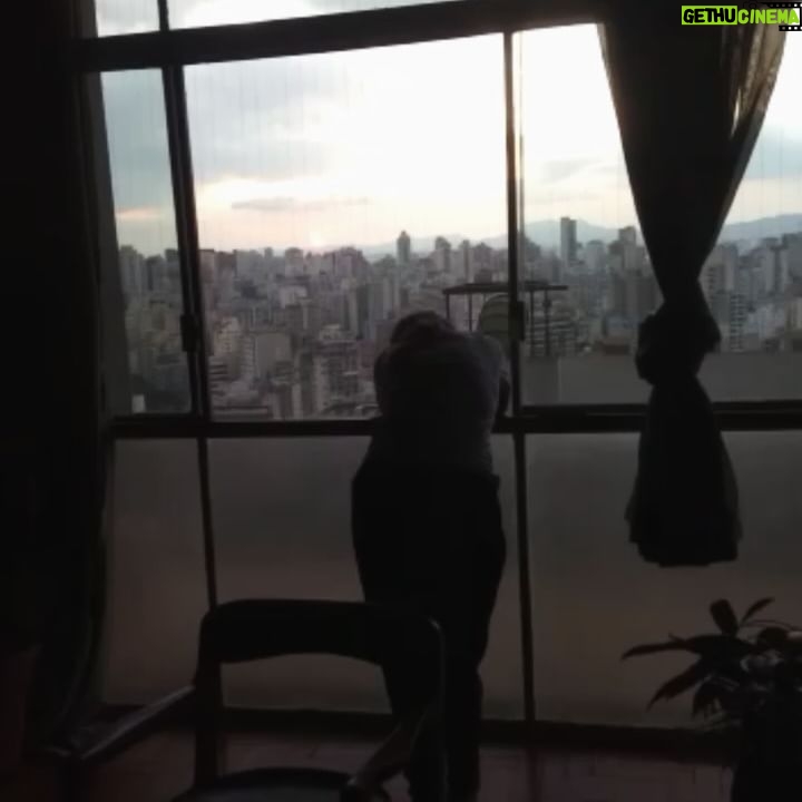 Alinne Rosa Instagram - “É necessário voltar ao começo”. Pra relembrar quem sou eu, quem eu não sou. Ansiedade tá vindo todo santo dia. Me confunde. Me faz duvidar. Mas eu já vi isso tudo outra vez. Vamo encarar essa bagaça! Como vcs estão? Cuidando? #saudemental