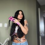Alinne Rosa Instagram - “É necessário voltar ao começo”. Pra relembrar quem sou eu, quem eu não sou. Ansiedade tá vindo todo santo dia. Me confunde. Me faz duvidar. Mas eu já vi isso tudo outra vez. Vamo encarar essa bagaça! Como vcs estão? Cuidando? #saudemental