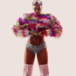 Alinne Rosa Instagram - O nosso #CarnavalAlinneRosa está começando! hj tem São Sebastião-SP e eu tô com o #CorpoElétrico! Stylist @luisazevedoo Look @izaacoliver Beleza @cariolano.makeup Foto @yagomesquitta #alinnerosa #carnaval2024 #carnaval