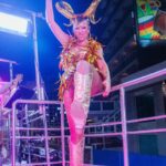 Alinne Rosa Instagram - o que me deixou chocada?!? 🗣️😂 #tbt do Carnaval, pensando no Fortal, na Micarina, Micareta SP… doida para encontrar corpos elétricos por aí! onde a mãezinha vai te dar um choque? Cuidado ⚠️ ⚡️ #alinnerosa #carnaval2024 #fortal2024