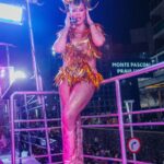 Alinne Rosa Instagram - o que me deixou chocada?!? 🗣️😂 #tbt do Carnaval, pensando no Fortal, na Micarina, Micareta SP… doida para encontrar corpos elétricos por aí! onde a mãezinha vai te dar um choque? Cuidado ⚠️ ⚡️ #alinnerosa #carnaval2024 #fortal2024