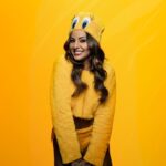 Alinne Rosa Instagram - avisa que a piu-piu está solta! ela te cativa? 🤣 hj não tem para o frajola! #MicaretaDoAmor vai ser divertido e gostoso! 💛💛 #alinnerosa Stylist @luisazevedoo Look @izaacoliver Beleza @eunataliedecarvalho Foto @romariocarva