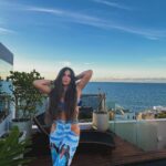 Alinne Rosa Instagram - Dia de festa no mar 🙌🏼 vem pra cá! 💙🤍 #2defevereiro #yemanja