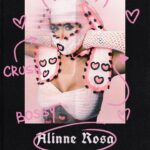 Alinne Rosa Instagram – Até quando sou um peido, sou AR. Seja vc! 😅🤪 deixe ela… com as coisinhas dela! 

#alinnerosa #AR #filosofa 

Stylist @luisazevedoo
Look @nossalencar 
Foto @romariocarva