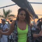 Alinne Rosa Instagram - são tantas historias na #MicaretaDeFeira! sexta-feira a gente se reencontra e vai ser gostosinho! quem vamos?!?! eu ouvi O MEU VALE TODO??? 🤪 #alinnerosa #micaretadefeira #micaretadefeira2024