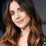 Alison Brie Instagram - Might use one of these pics from @thedrewbarrymoreshow as my new headshot…thoughts?? 🌽 #somebodyiusedtoknow