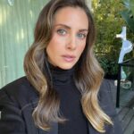 Alison Brie Instagram - GQ style 🖤 #gqcouplesquiz #somebodyiusedtoknow