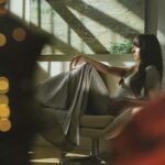 Alison Brie Instagram - PALM SPRINGS LIFE 🩵 MARCH 2024 March issue of @palmspringslifemagazine Photographer @dennisleupold Creative director @annakula Editor-in-chief @cactusandfog Stylist @erinwalshstyle Styling assist @carlynrosario Hair @tedgibson Makeup @robrumseymua Writer @lanikaps Video @chad.vh BTS @mayamjimenez Location @naturalretreats