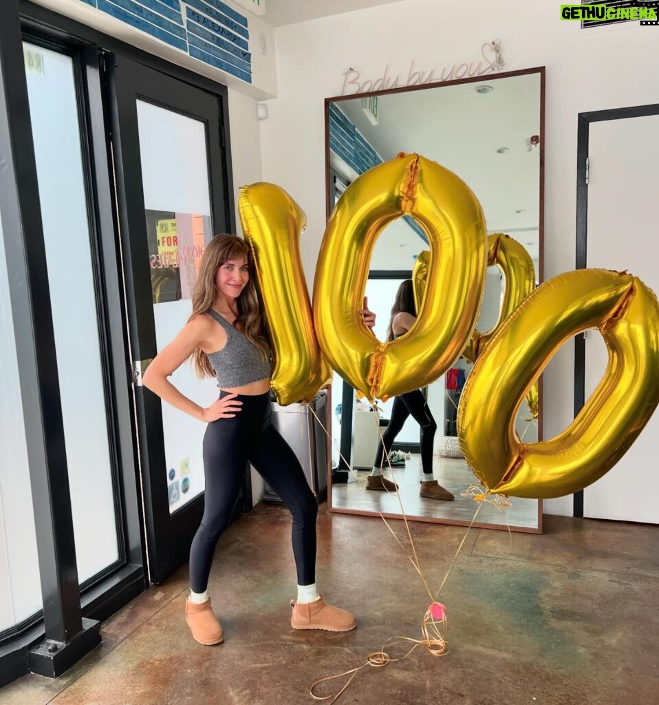 Alison Brie Instagram - Celebrated 100 classes @formapilatesla with surprise balloons!! (and a killer ab and glute series🥵😛) Thanks for the time under tension, gals!