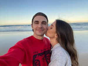 Alison Brie Instagram - Cheek kisses for life 😘