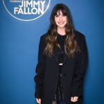 Alison Brie Instagram - @alisonbrie is in the building to talk her new @peacock series Apples Never Fall! #FallonTonight 📷 @toddowyoung