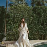 Alison Brie Instagram - PALM SPRINGS LIFE 🩵 MARCH 2024 March issue of @palmspringslifemagazine Photographer @dennisleupold Creative director @annakula Editor-in-chief @cactusandfog Stylist @erinwalshstyle Styling assist @carlynrosario Hair @tedgibson Makeup @robrumseymua Writer @lanikaps Video @chad.vh BTS @mayamjimenez Location @naturalretreats